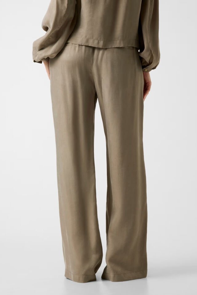 Guess  Gabardin Kumaştan Bol Paçalı Eşofman Altı Bej