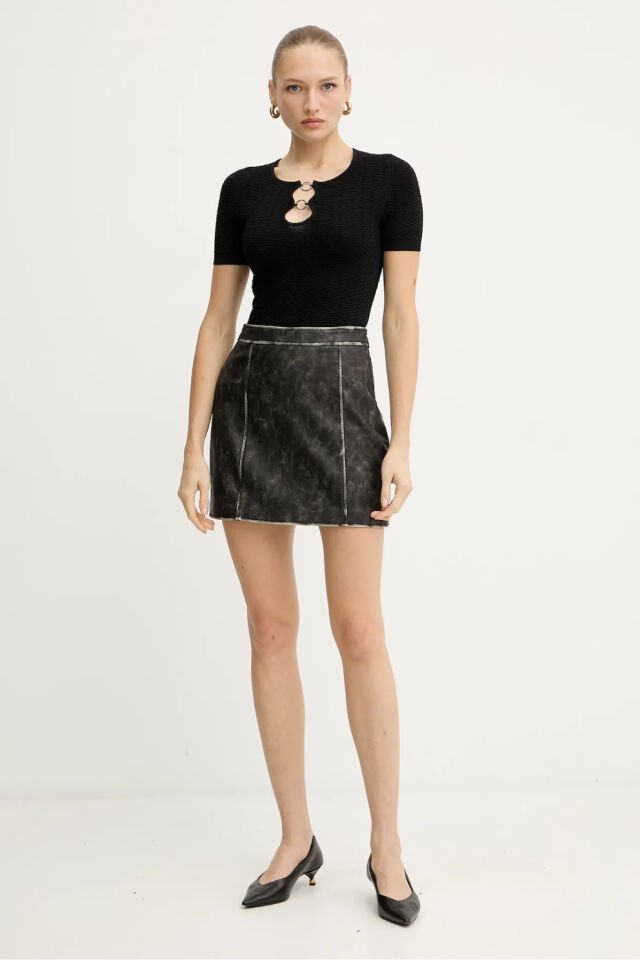 Guess Helena Siyah Normal Kesim Tişört