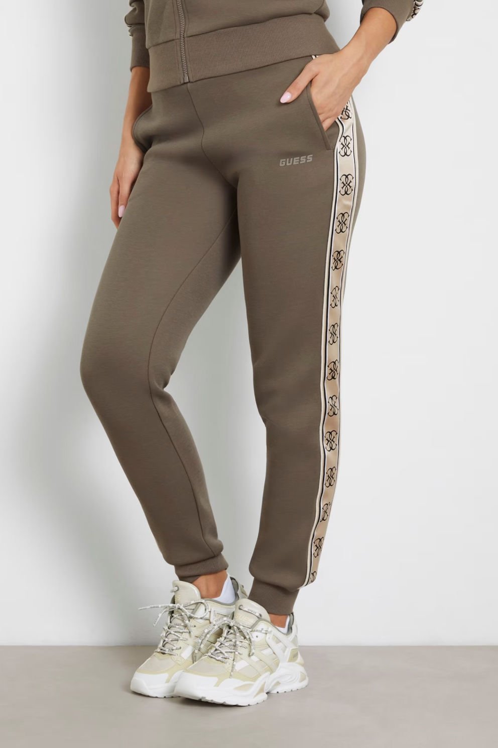 Guess Yanı Logolu Jogger Pantolon Kahverengi